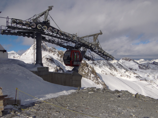 Schlüsselwörter: Österreich Stubaital Stubaier Gletscher Schaufeljochbahn
